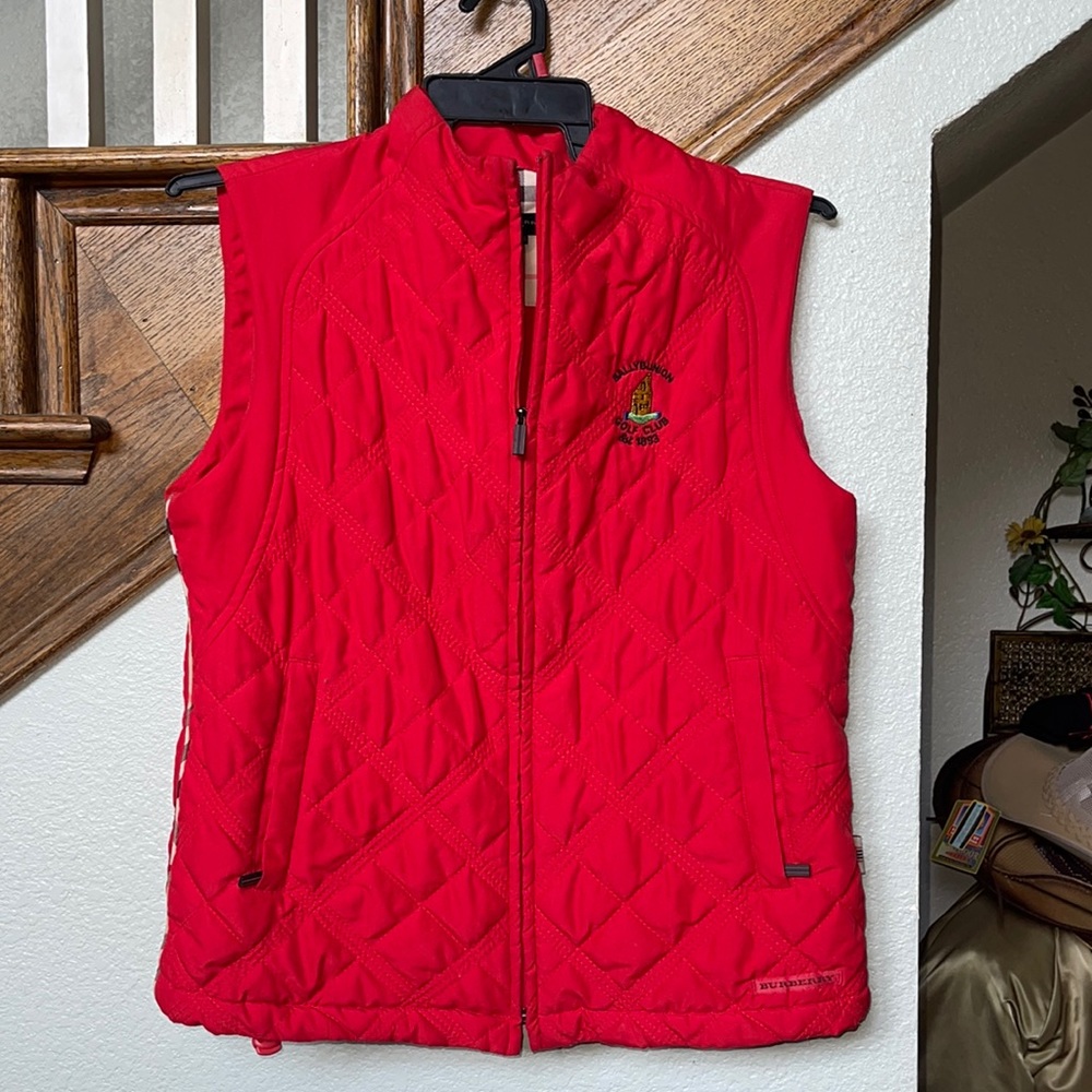 Burberry golf vest size small red women